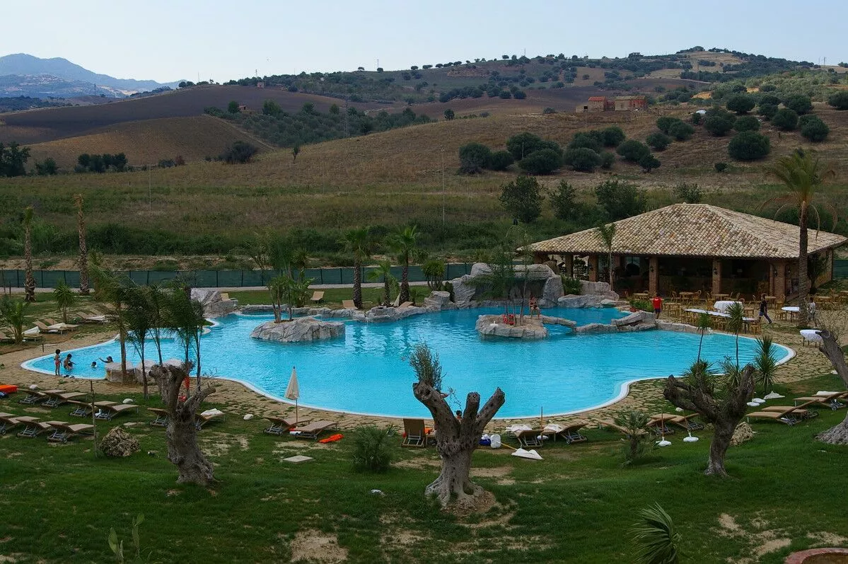 Piscine naturali senza cloro e biopiscine: tipologie Pure Nature, Natural, Clear e Crystal Clear illustrate in una guida AstralPool